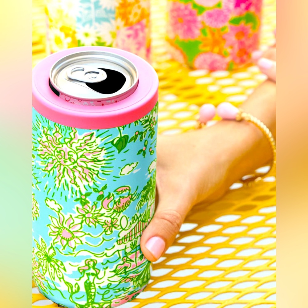 Lilly Pultizer Insulated Can Cooler in Fresh Water Blue Sunbathers Bliss